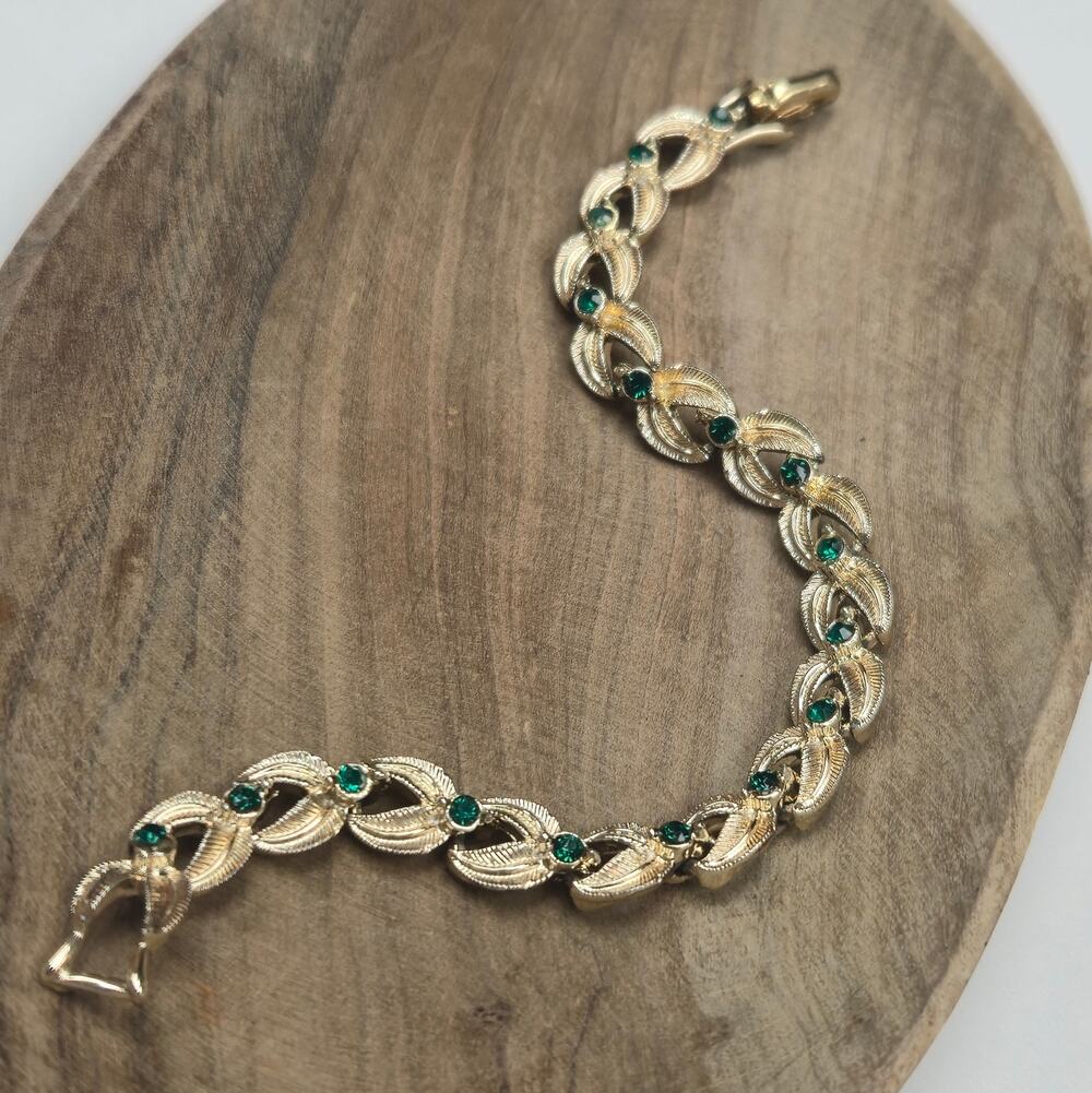 Vtg Coro Gold Tone Emerald Green Swirl Rhinestone Link Bracelet Layering 7"